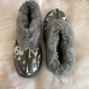 New Uggs cuff slippers, skully sequin